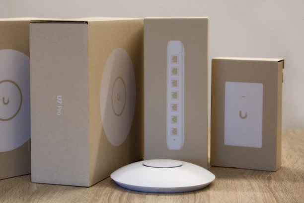 UniFi accesspoint met verpakking